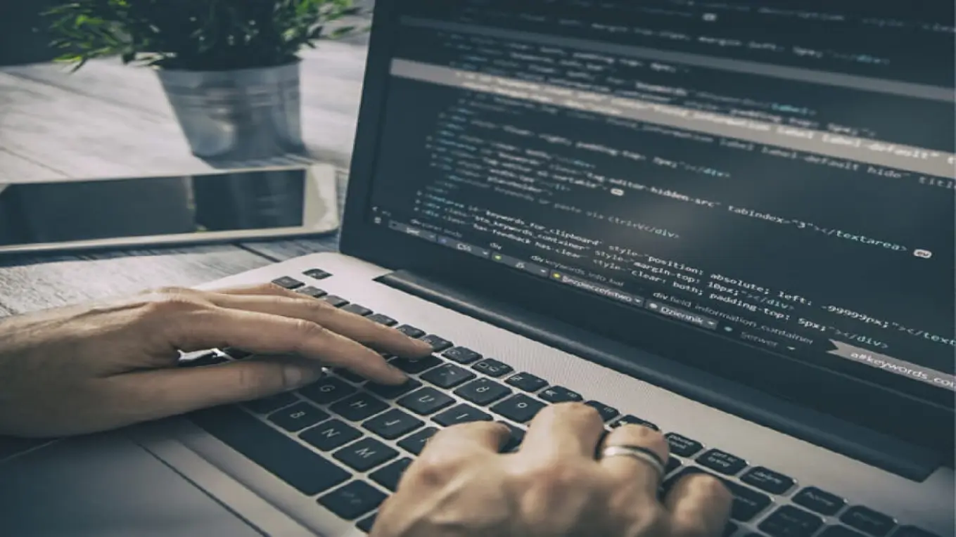 Online Programming Course - When Does It Make Sense image